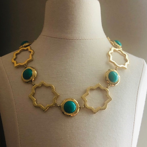 Gold and green necklace - Picture 2 of 8